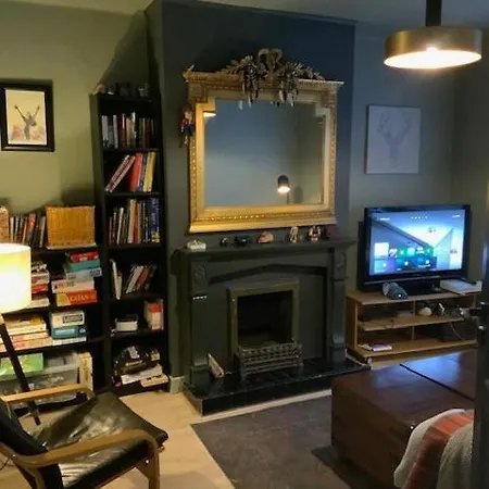 Family With Dublin Bay View 布莱克罗克