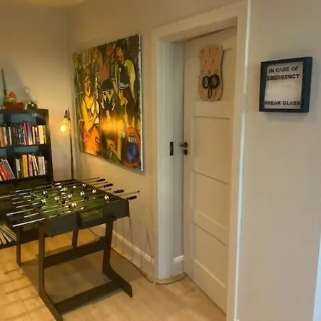 Family With Dublin Bay View 布莱克罗克