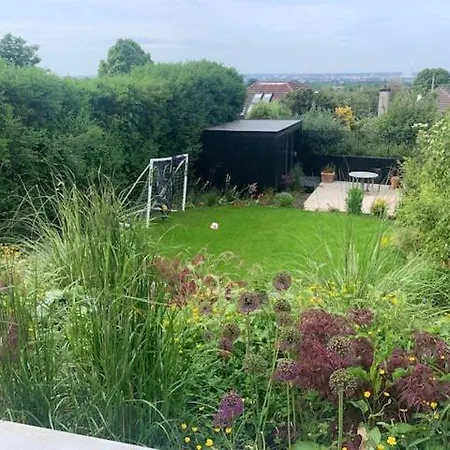 Family With Dublin Bay View 布莱克罗克